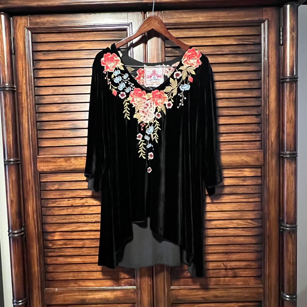 JOHNNY WAS JWLA Velvet
AMBER Embroidered 3/4 Sleeve Tunic Top Women's Size XL